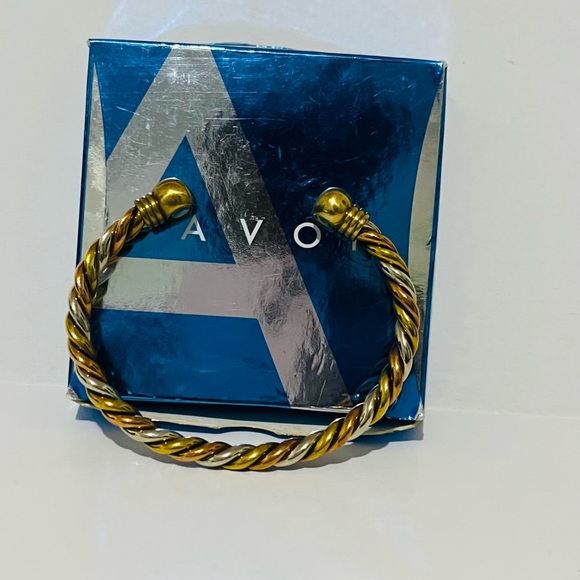 Avon Tri- Tone Twist Magnetic Bracelet Large - Picture 1 of 4